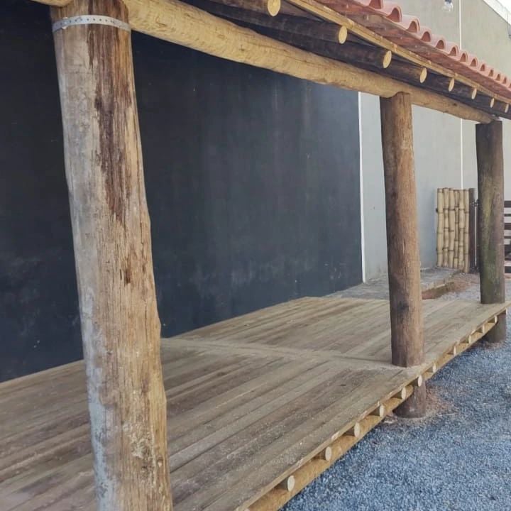 Postes de aroeira, Postes de madeira, Cruzetas, Dormentes em Jarinu e região