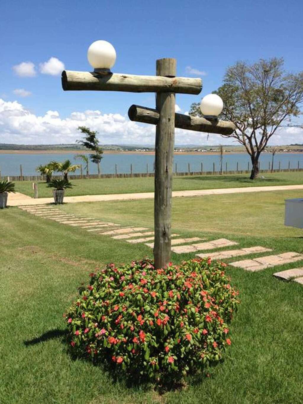 Postes de aroeira, Postes de madeira, Cruzetas, Dormentes em Jarinu e região
